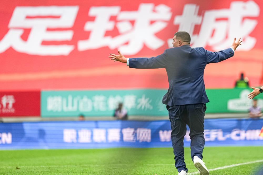 乔丹篮球传奇之路从芝加哥王朝到全球偶像持续影响几代球迷成长历程